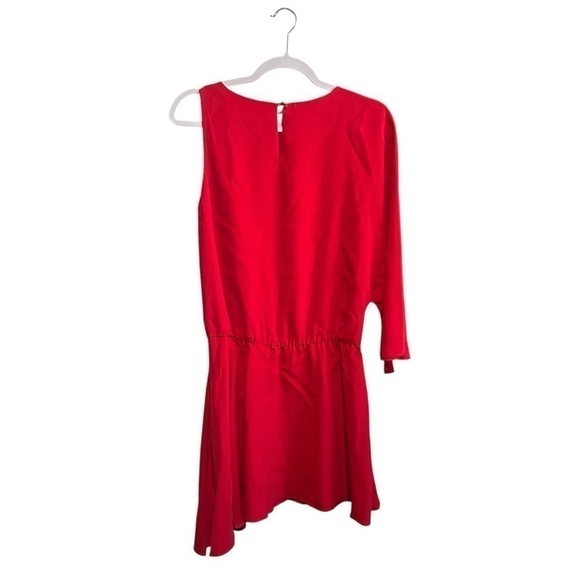 Halston Heritage
Bateau Neckline Knee-Length Dress in Scarlet Red, New with Tags - Picture 3 of 6